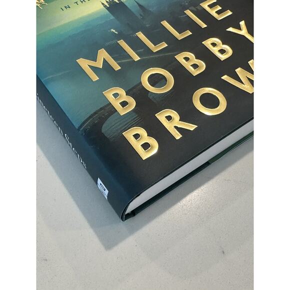 Nineteen Steps By Millie Bobby Brown Autographed Signed First Edition - Picture 6 of 9